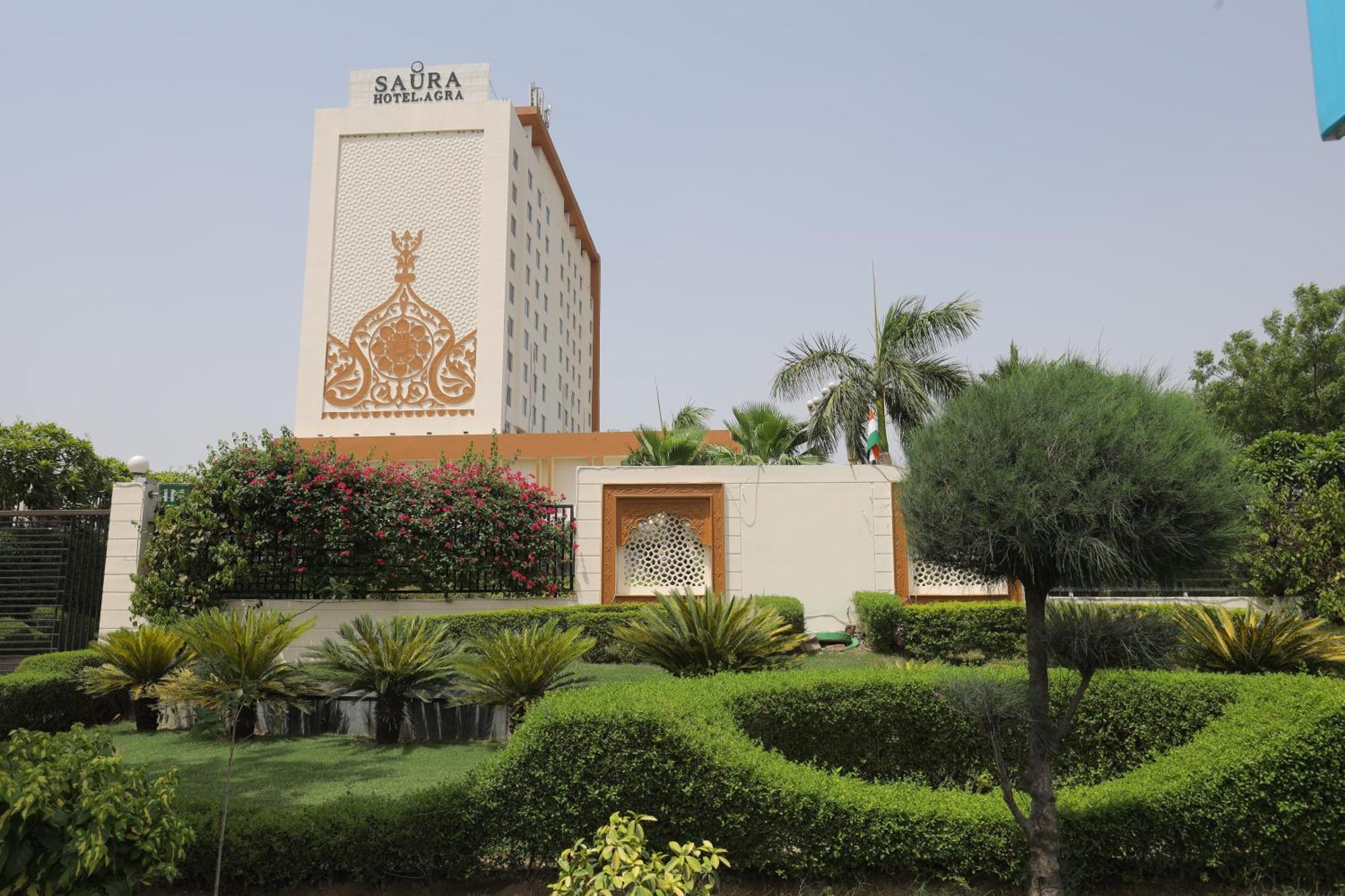 Saura Hotel, Agra - A Club Mahindra Associate Eksteriør billede