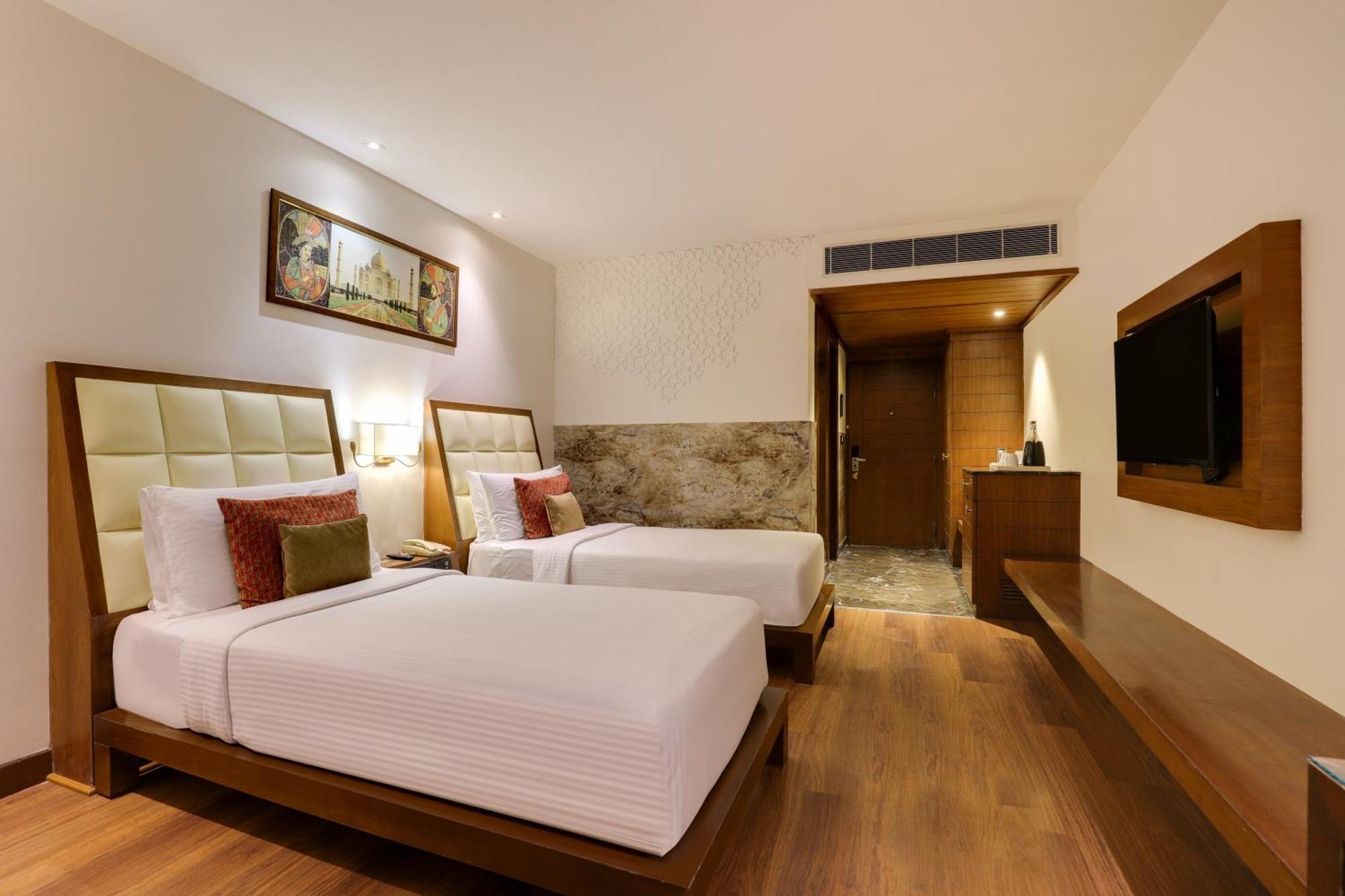 Saura Hotel, Agra - A Club Mahindra Associate Eksteriør billede