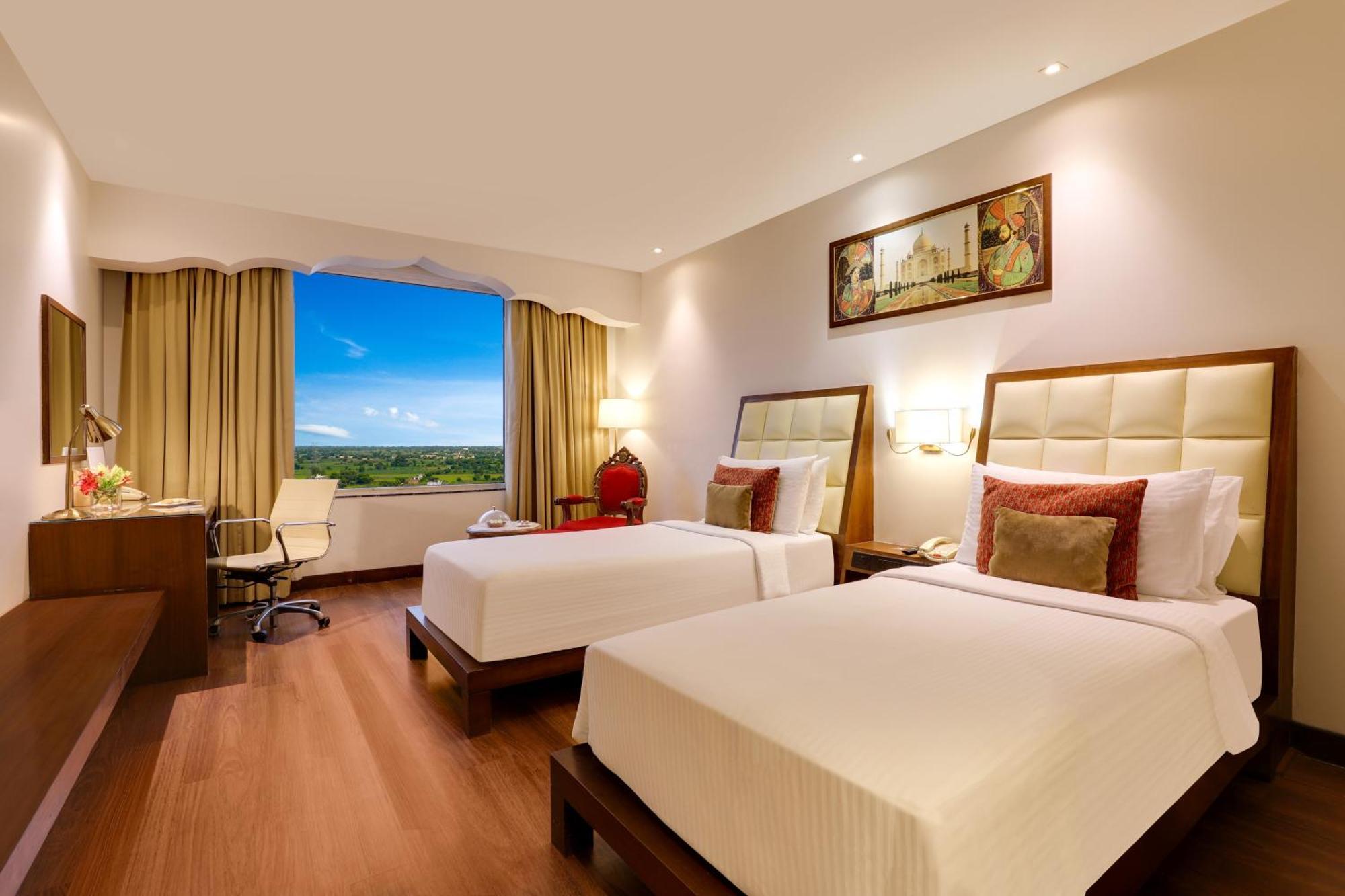 Saura Hotel, Agra - A Club Mahindra Associate Eksteriør billede