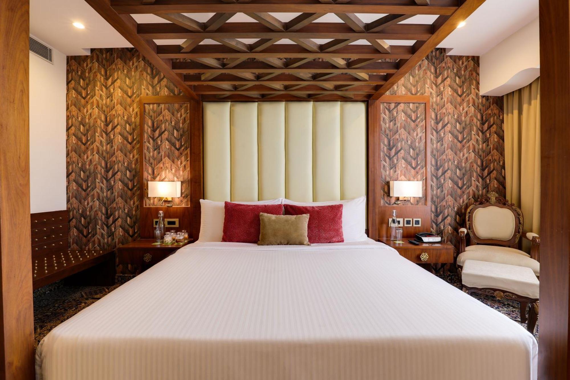 Saura Hotel, Agra - A Club Mahindra Associate Eksteriør billede