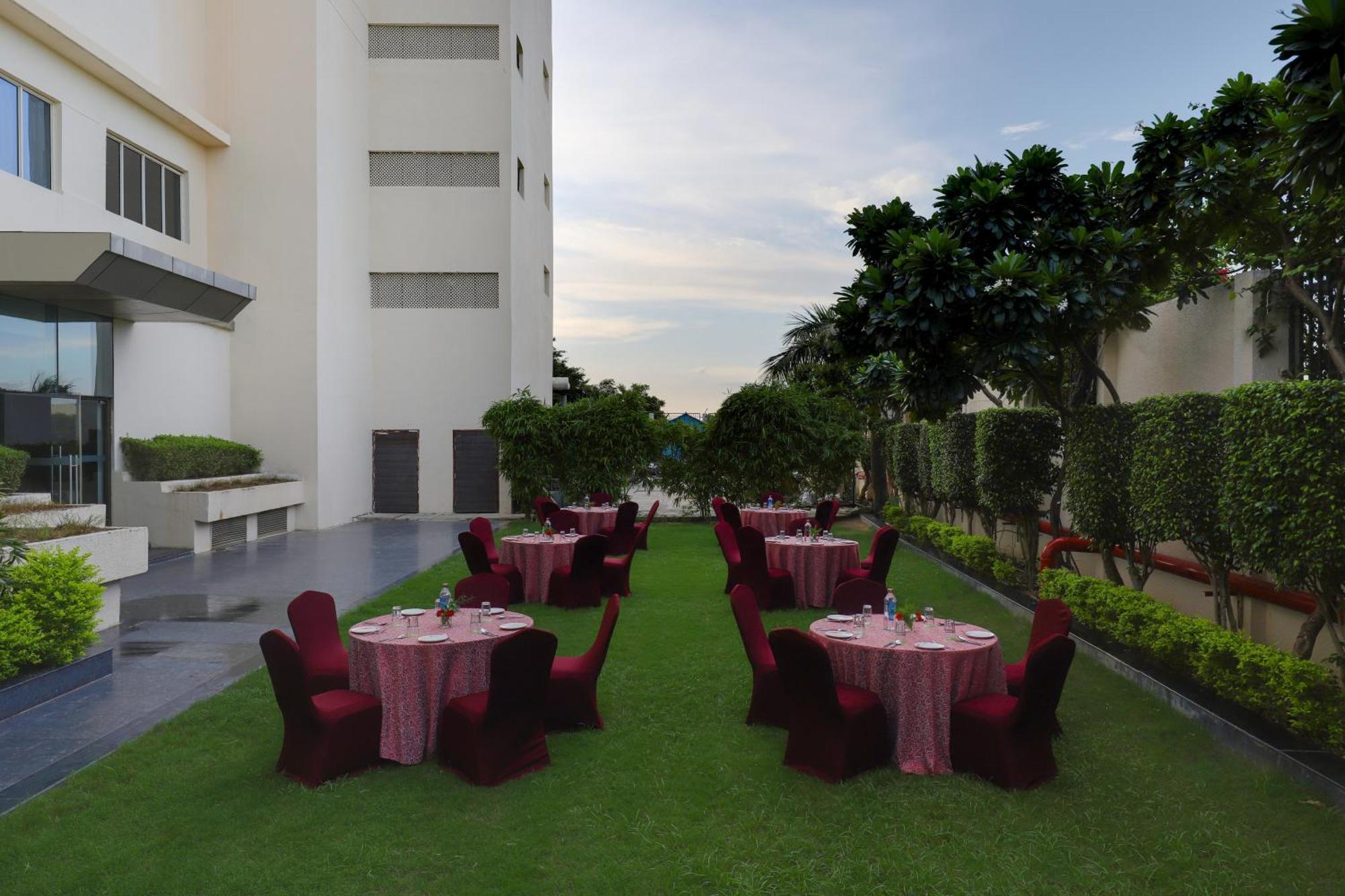 Saura Hotel, Agra - A Club Mahindra Associate Eksteriør billede