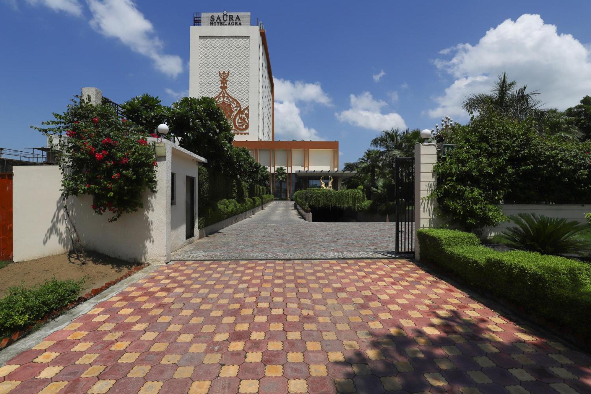 Saura Hotel, Agra - A Club Mahindra Associate Eksteriør billede