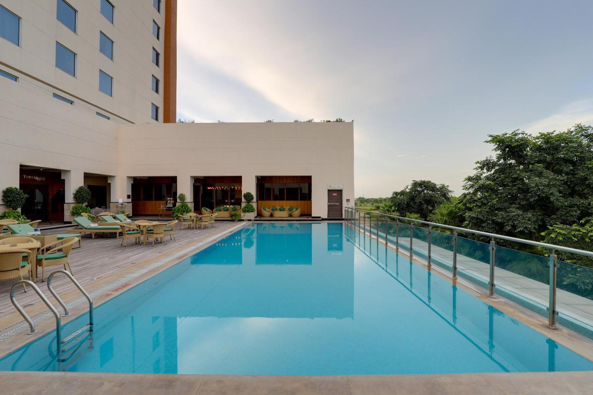 Saura Hotel, Agra - A Club Mahindra Associate Eksteriør billede