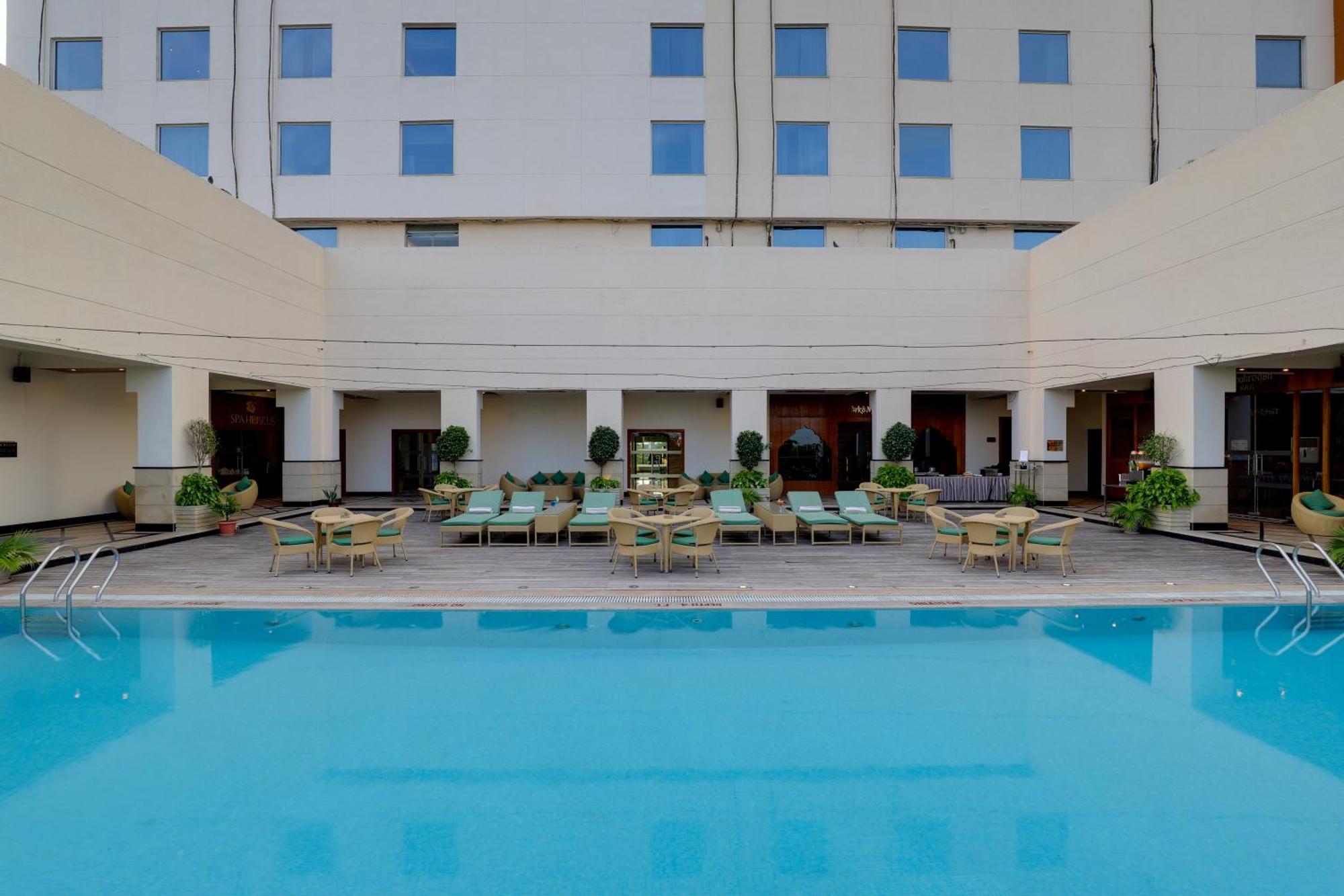 Saura Hotel, Agra - A Club Mahindra Associate Eksteriør billede