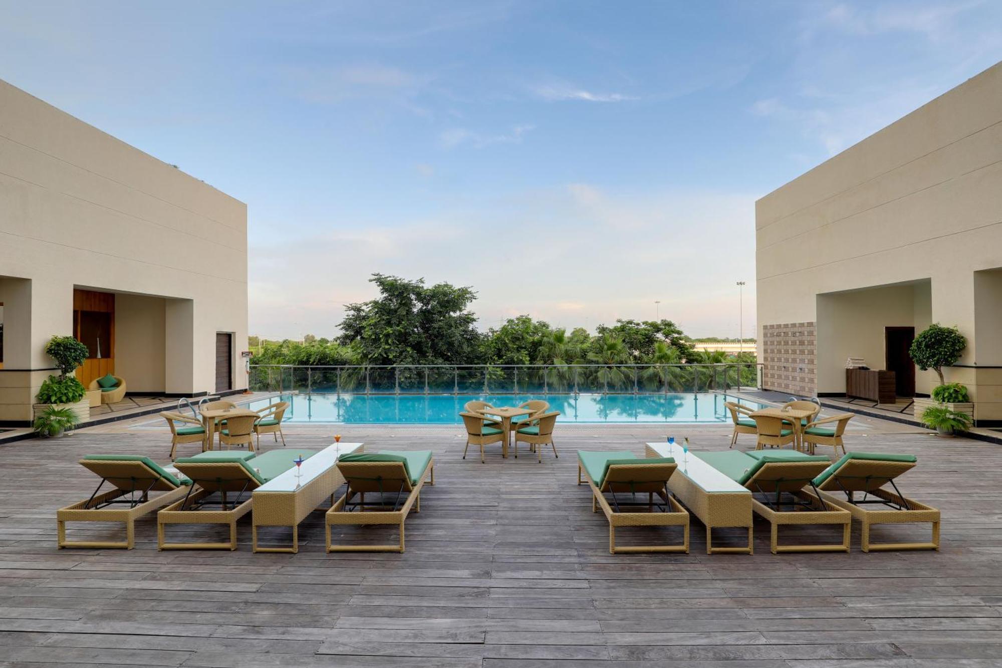 Saura Hotel, Agra - A Club Mahindra Associate Eksteriør billede