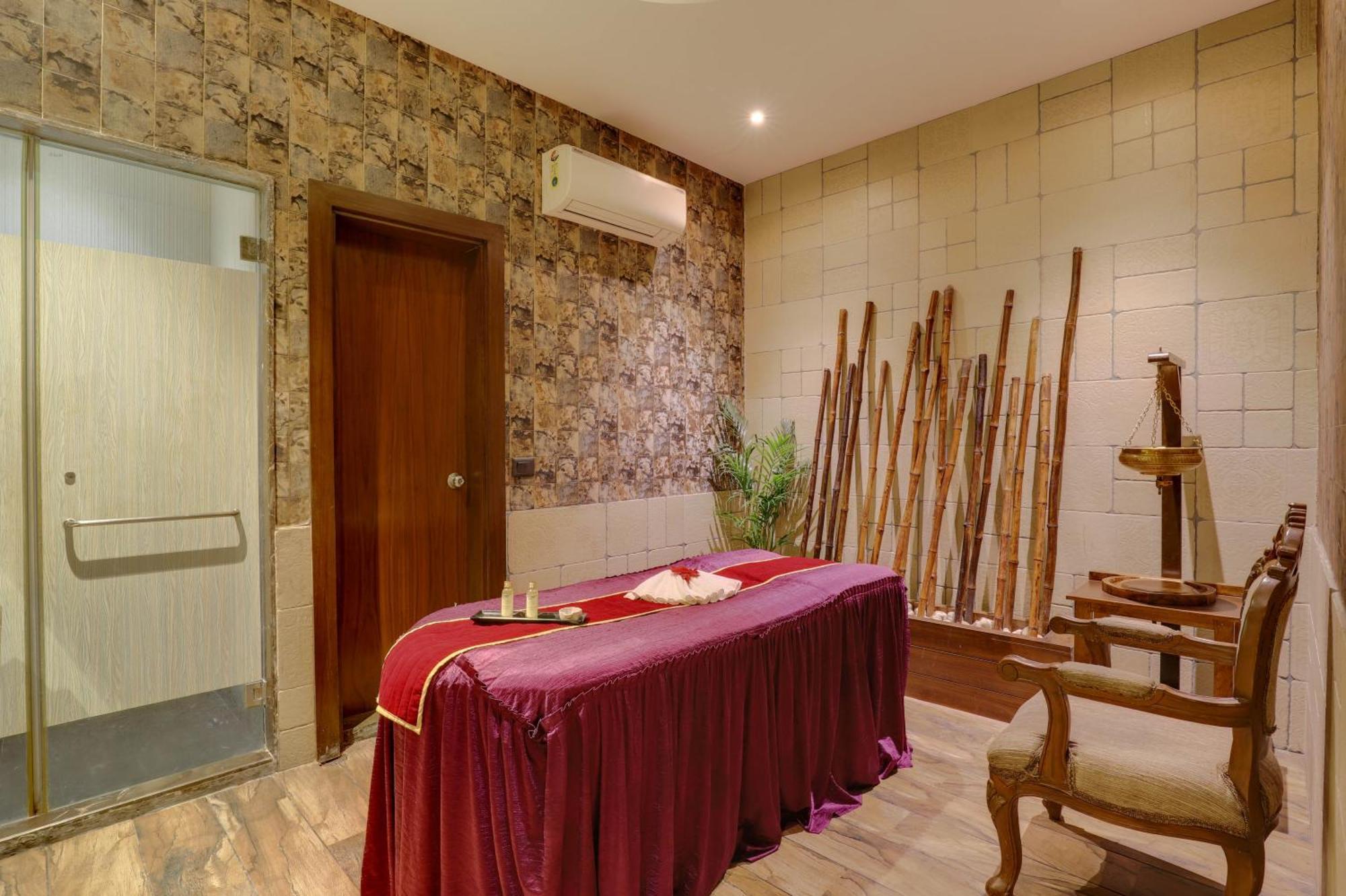 Saura Hotel, Agra - A Club Mahindra Associate Eksteriør billede