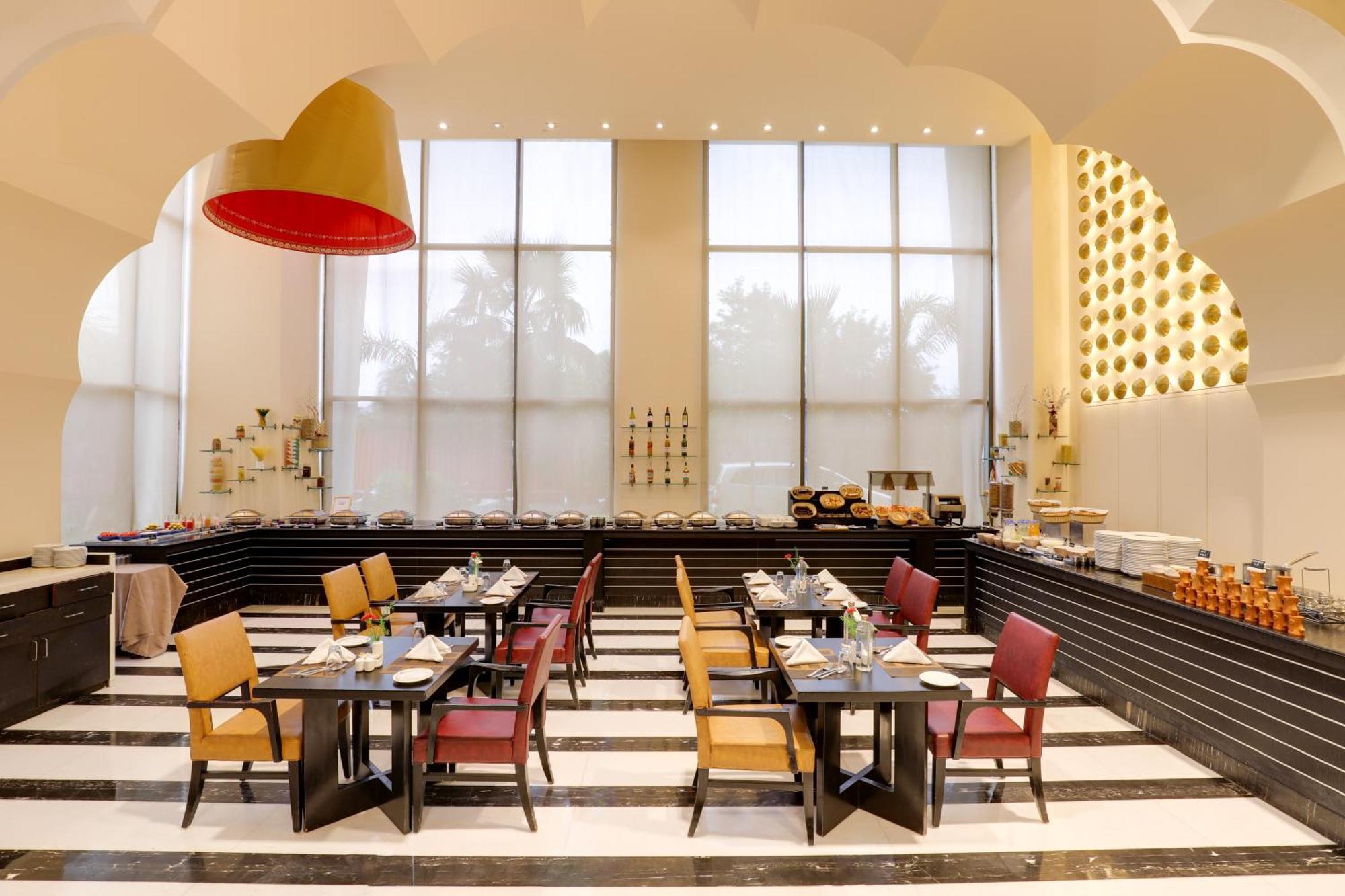 Saura Hotel, Agra - A Club Mahindra Associate Eksteriør billede