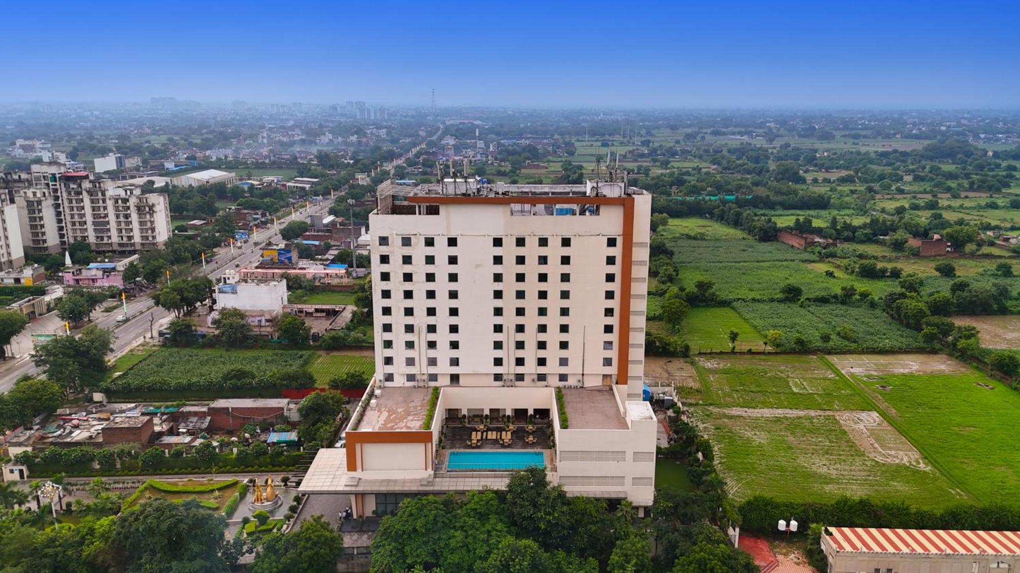 Saura Hotel, Agra - A Club Mahindra Associate Eksteriør billede