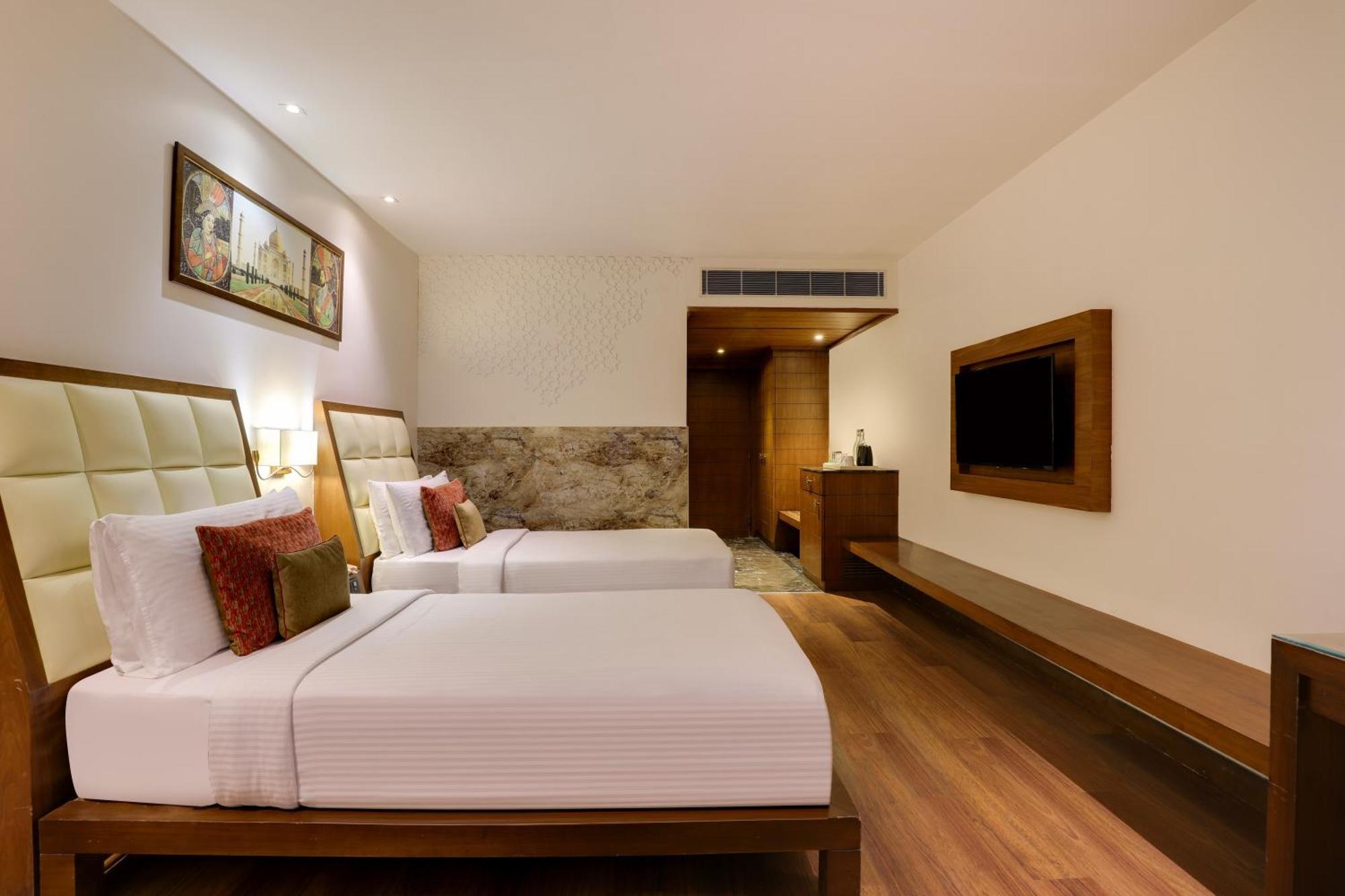 Saura Hotel, Agra - A Club Mahindra Associate Eksteriør billede