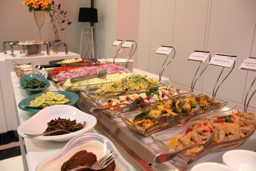 Saura Hotel, Agra - A Club Mahindra Associate Eksteriør billede