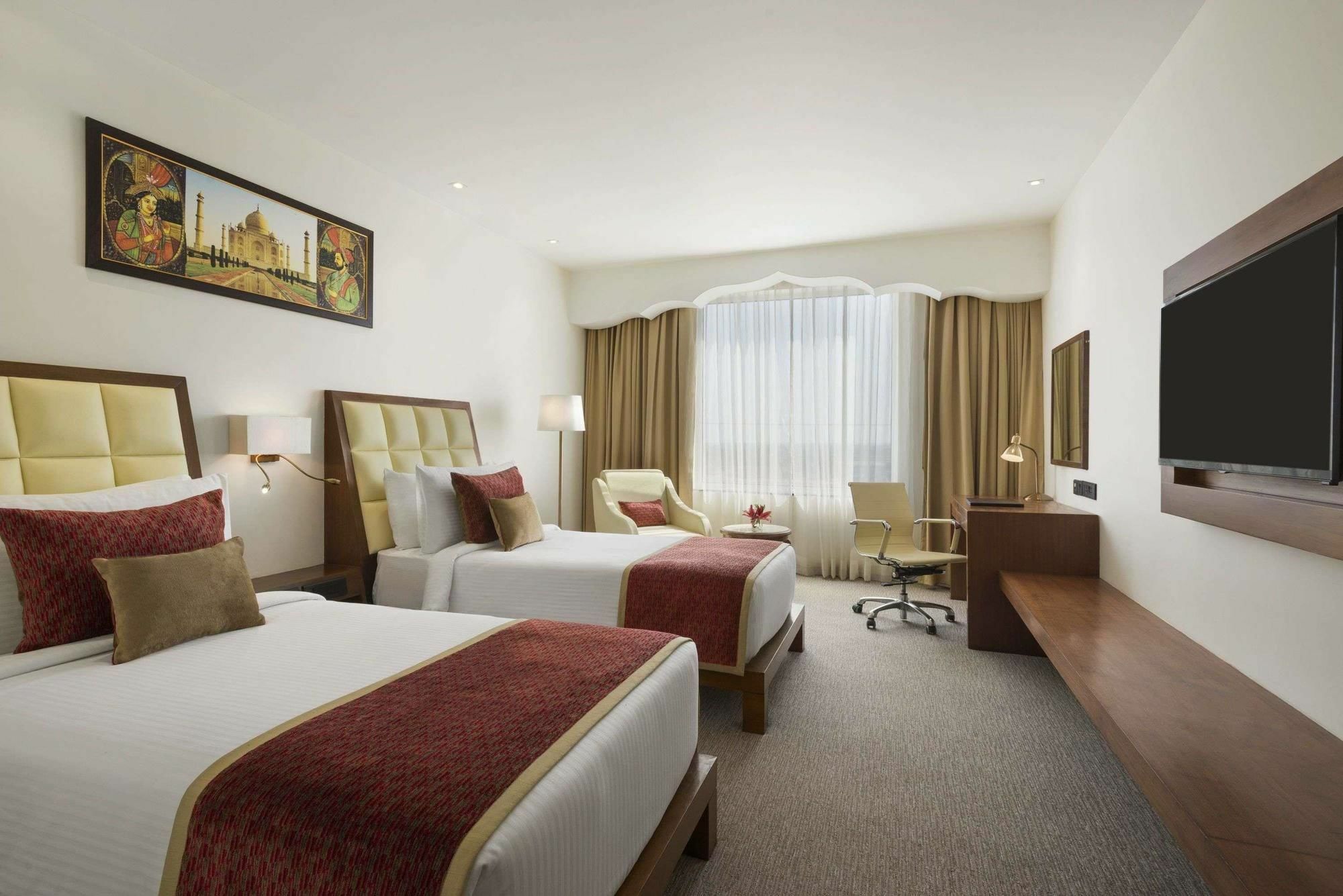 Saura Hotel, Agra - A Club Mahindra Associate Eksteriør billede