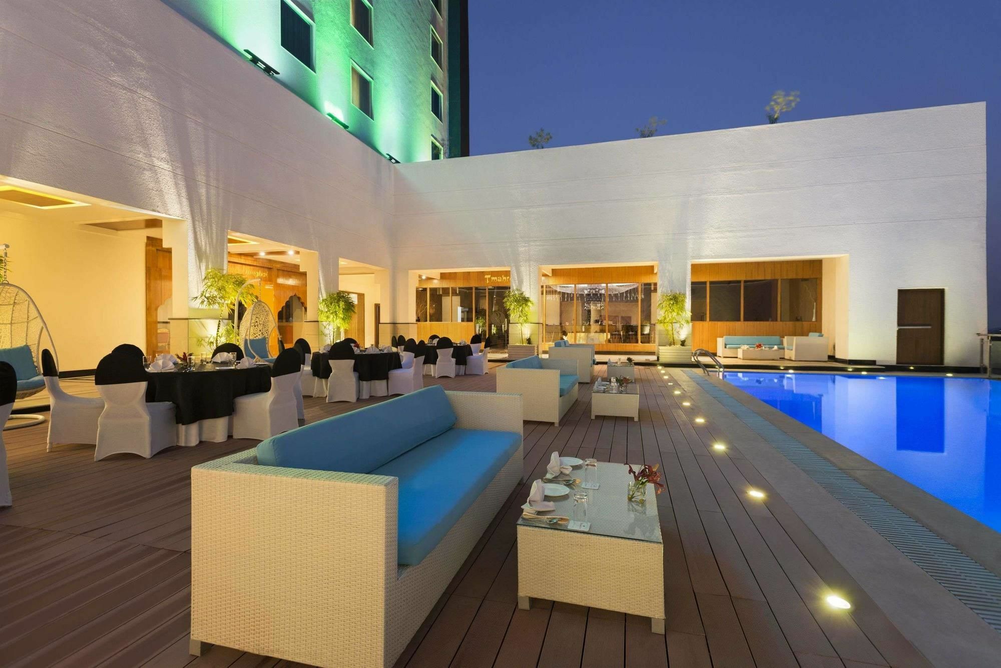 Saura Hotel, Agra - A Club Mahindra Associate Eksteriør billede